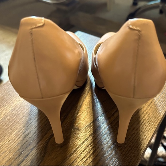 3.5” heel, perfect for dress up or down; true to size - Picture 3 of 4